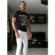 Quiero hacer un intercambio quiero aprender inglés y yo soy clases de español,castellano